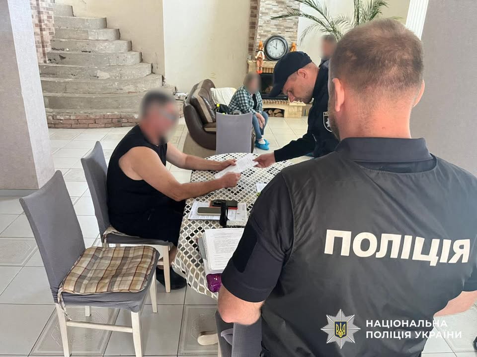 Поліція викрила схему заволодіння землею кіностудії Довженка на 60 млн грн