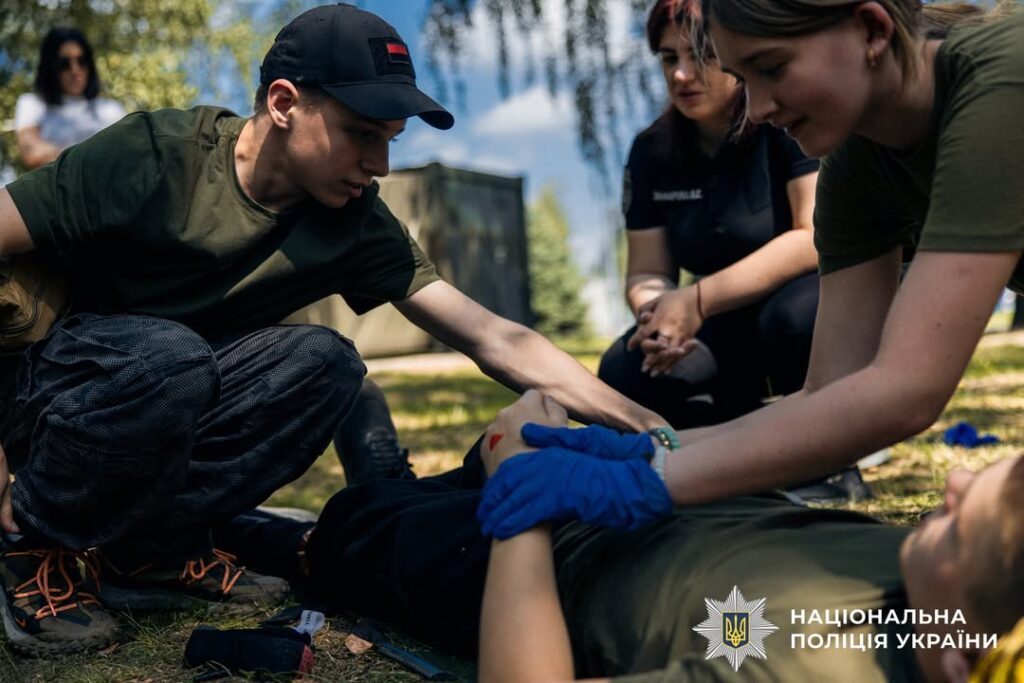 На Київщині підлітки пройшли національно-патріотичний вишкіл «Звитяга»