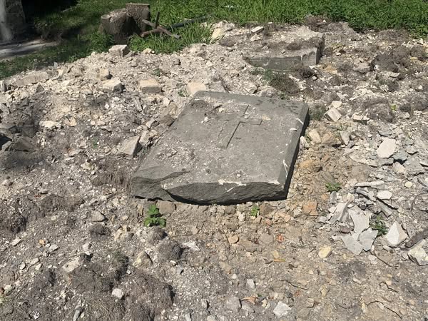 На Байковому кладовищі понівечили могилу доктора Людвіка Гурецького та польські поховання