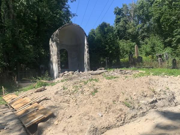 На Байковому кладовищі понівечили могилу доктора Людвіка Гурецького та польські поховання