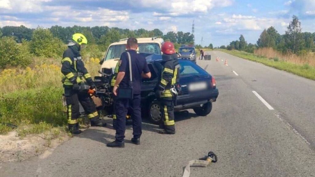 На Броварщині Ford Fiesta виїхав на зустрічну: водійка загинула, постраждав чоловік із мікроавтобуса На Броварщині Ford Fiesta виїхав на зустрічну: водійка загинула, постраждав чоловік із мікроавтобуса