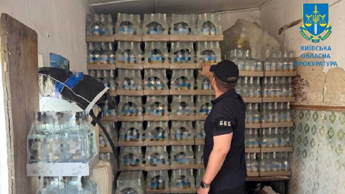 На Київщині викрили схему збуту фальсифікованого алкоголю та цигарок на понад 2 мільйони гривень