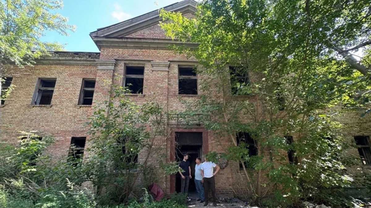 Занедбану лазню в Дарницькому районі перетворять на культурний або соціальний простір Занедбану лазню в Дарницькому районі перетворять на культурний або соціальний простір
