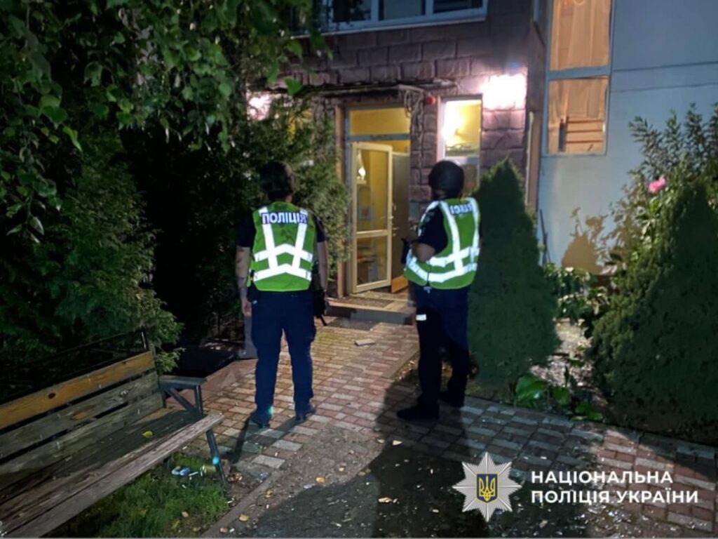 Атака дронами на Бучанщині: пошкоджено 21 будинок, є поранені (фото) Атака дронами на Бучанщині: пошкоджено 21 будинок, є поранені (фото)