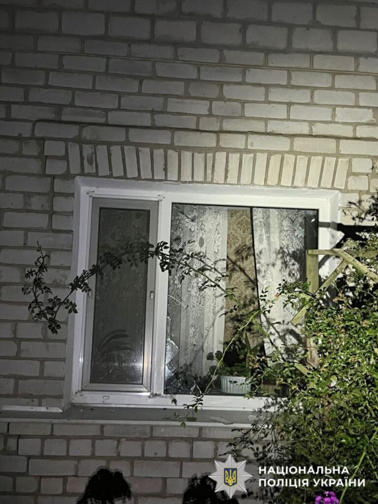 Атака дронами на Бучанщині: пошкоджено 21 будинок, є поранені (фото) Атака дронами на Бучанщині: пошкоджено 21 будинок, є поранені (фото)