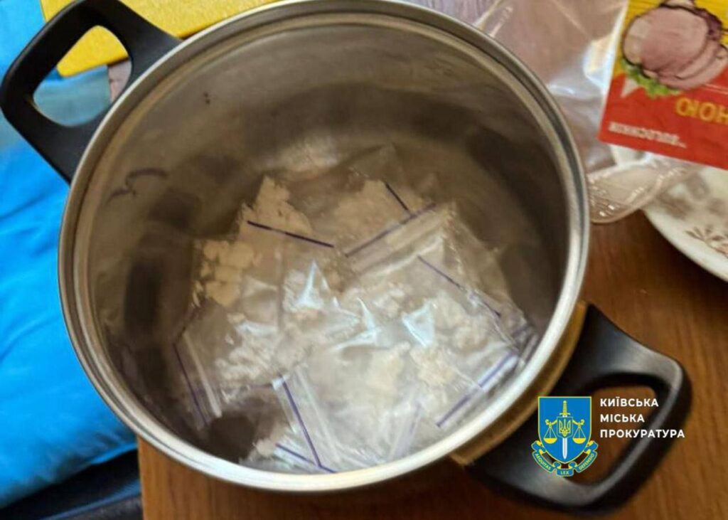 У Києві викрили мережу кур’єрської доставки кокаїну: затримано організаторів та виконавців У Києві викрили мережу кур’єрської доставки кокаїну: затримано організаторів та виконавців