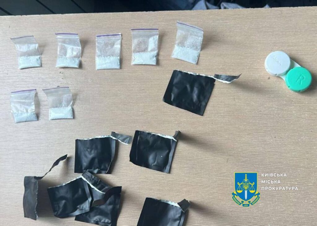 У Києві викрили мережу кур’єрської доставки кокаїну: затримано організаторів та виконавців У Києві викрили мережу кур’єрської доставки кокаїну: затримано організаторів та виконавців