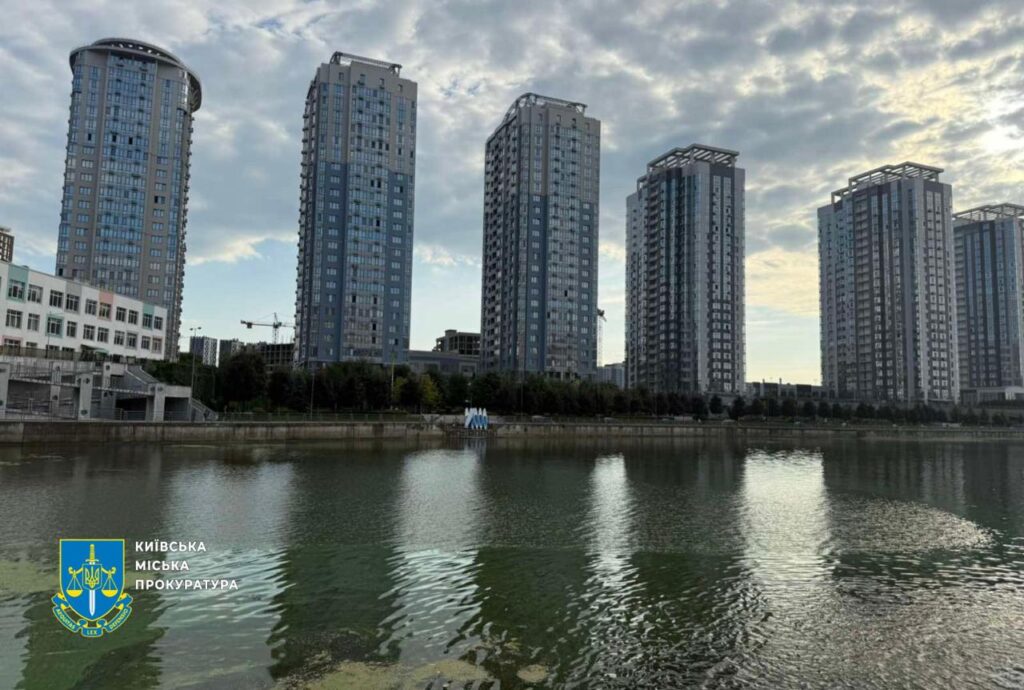 Прокуратура вимагає відкрити доступ до набережної Дніпра на Дніпровській набережній 14