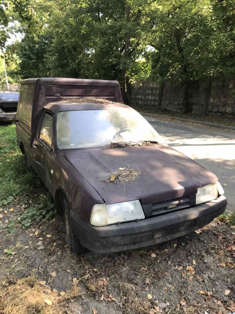 Подільський район повністю очистили від покинутих автомобілів: прибрано всі проблемні авто