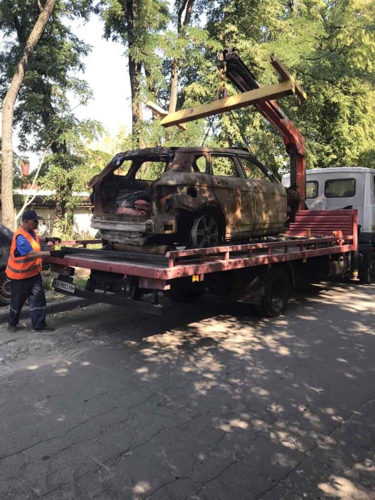 Подільський район повністю очистили від покинутих автомобілів: прибрано всі проблемні авто