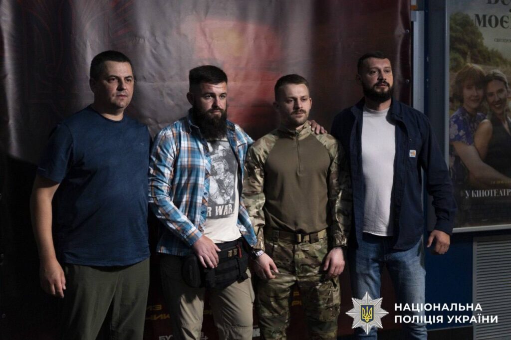 У Києві показали фільм «35 днів оборони Торецька» про героїзм полку «Сафарі»