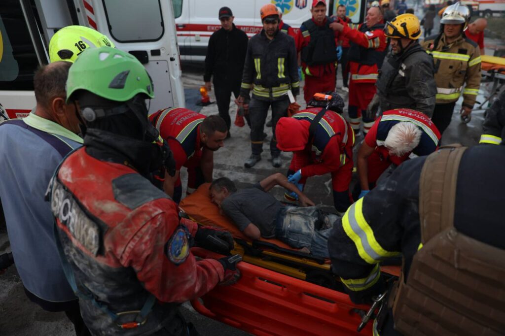 ДСНС: Масована атака на Київ: 4 загиблих, близько 30 поранених, три людини врятовано з-під завалів