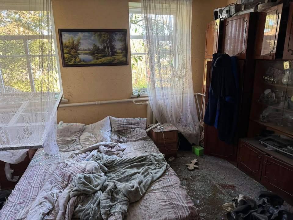 У Броварському районі уламки ракети пошкодили будинки: без жертв