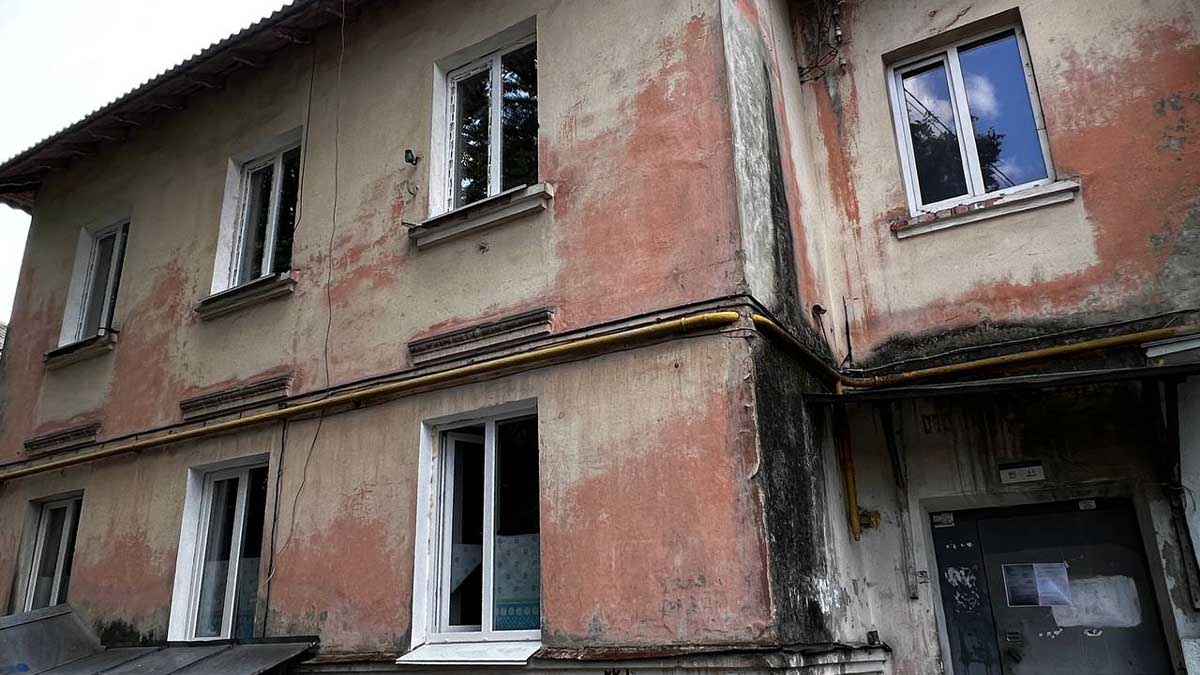 У Києві відновили понад 1300 вибитих вікон після обстрілу 24 квітня У Києві відновили понад 1300 вибитих вікон після обстрілу 24 квітня