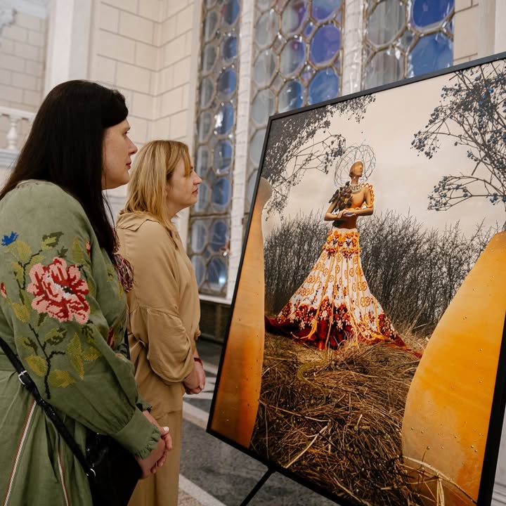На Центральному вокзалі Києва відкрили виставку «ВІЧНІ.UA»