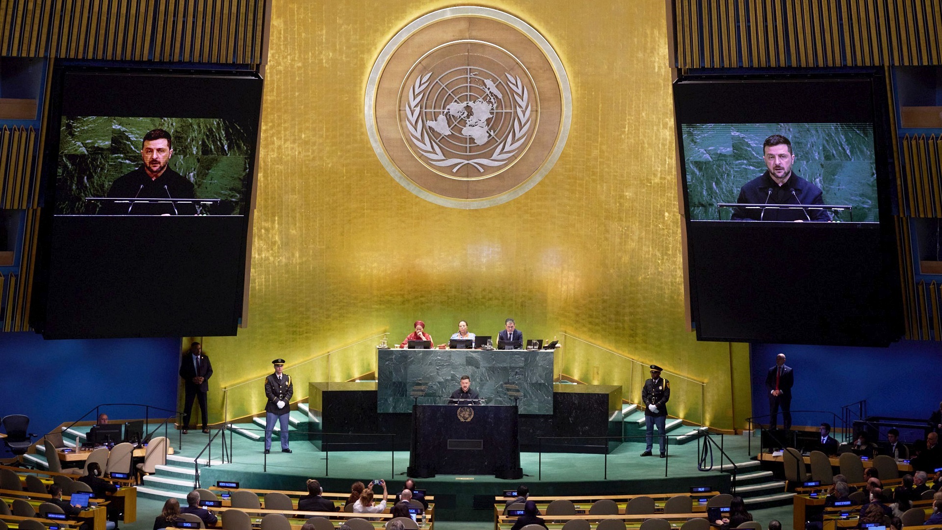Володимир Зеленський виступає на засіданні Генеральної асамблеї ООН