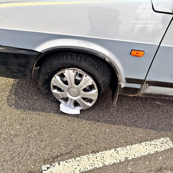 П'яний водій протаранив відбійник на трасі Київ-Харків П'яний водій протаранив відбійник на трасі Київ-Харків