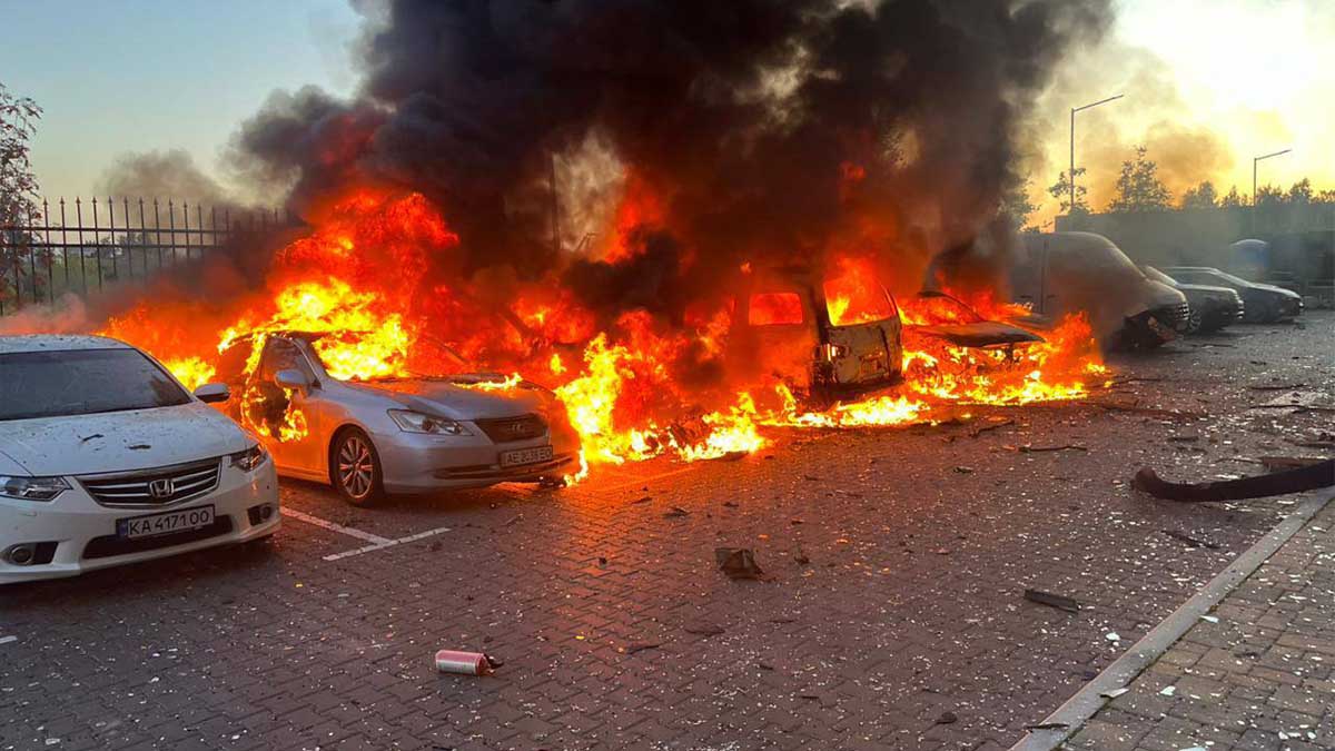 Горять чотири автомобілі