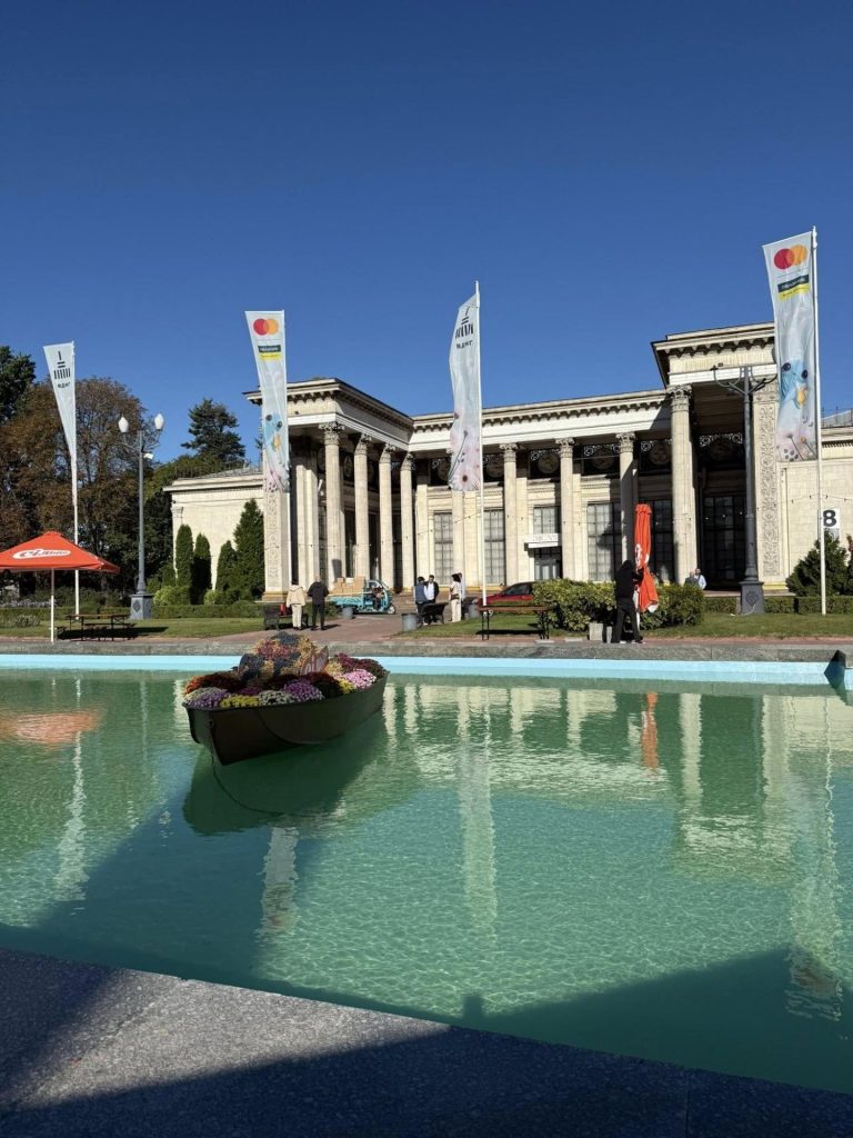 Басейн на ВДНГ після відновлення