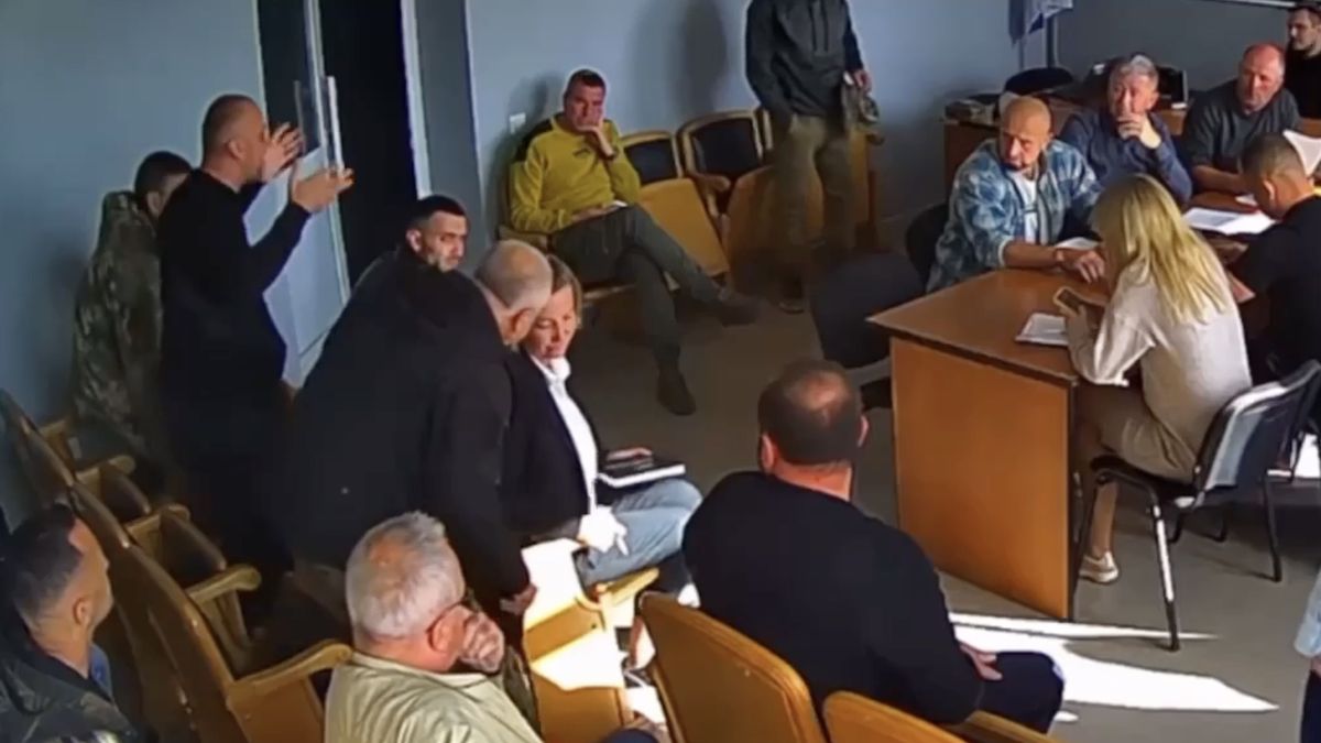 Кадр із відео засідання земельної комісії в Бородянці