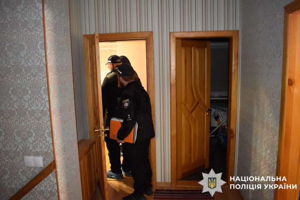 У Броварах затримали озброєного грабіжника: вилучили долари, євро та зброю