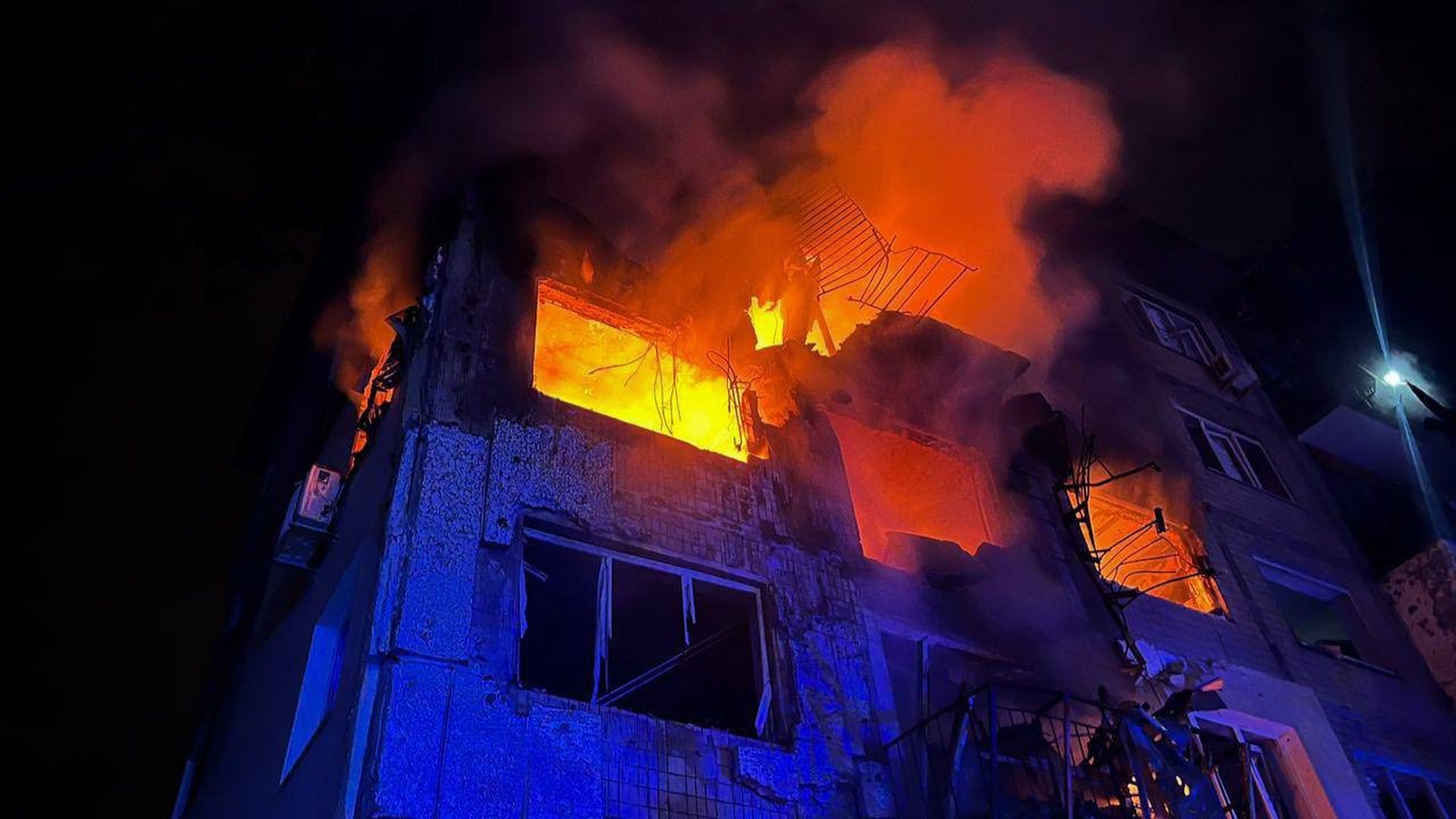 Нічна пожежа у багатоповерхівці