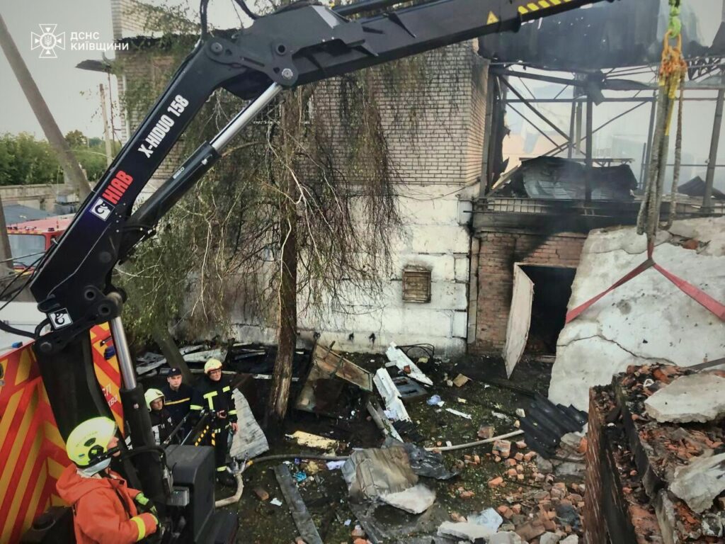 Біла Церква зазнала масованої атаки БпЛА: загинула людина, знищено підприємства і гаражі