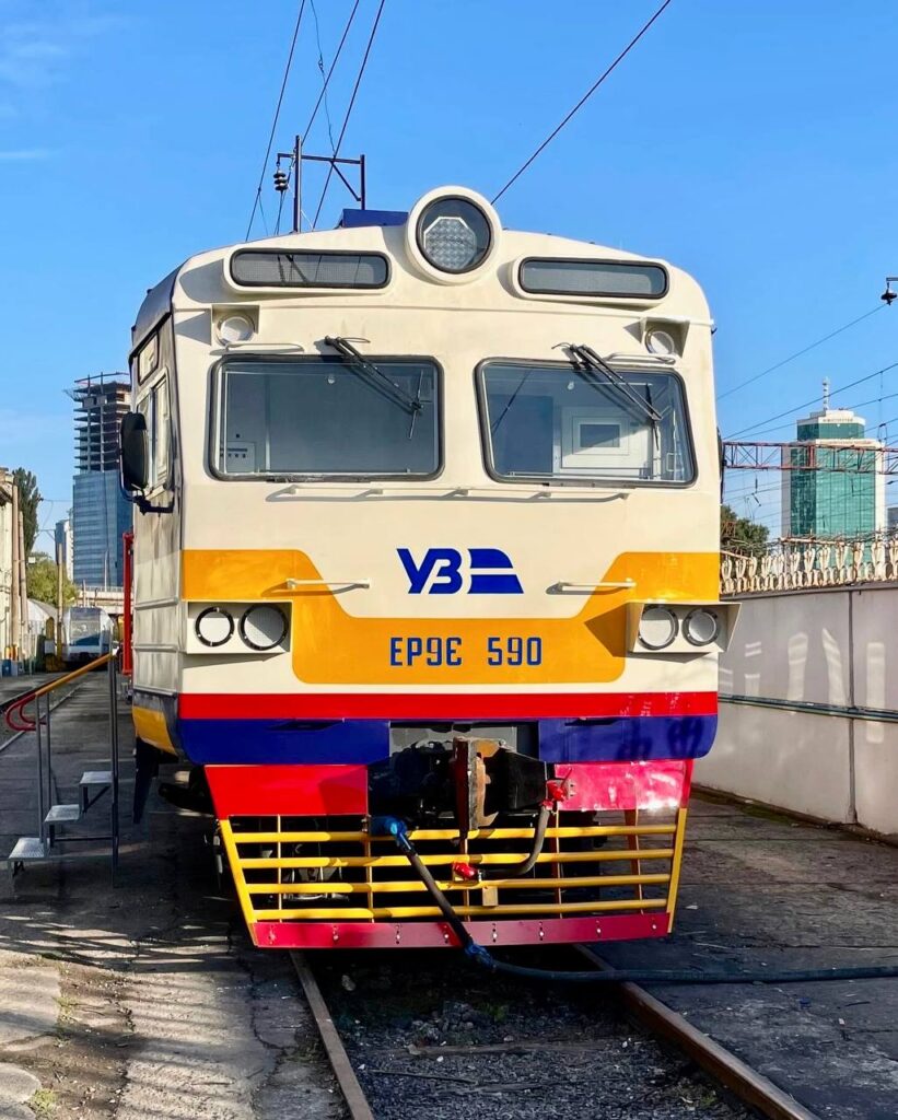 Київська кільцева електричка отримала модернізований електропотяг ЕР9Є