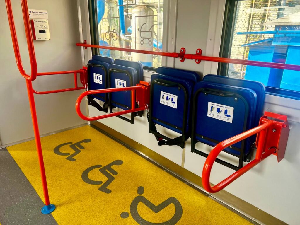 Київська кільцева електричка отримала модернізований електропотяг ЕР9Є