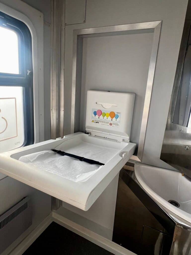 Київська кільцева електричка отримала модернізований електропотяг ЕР9Є