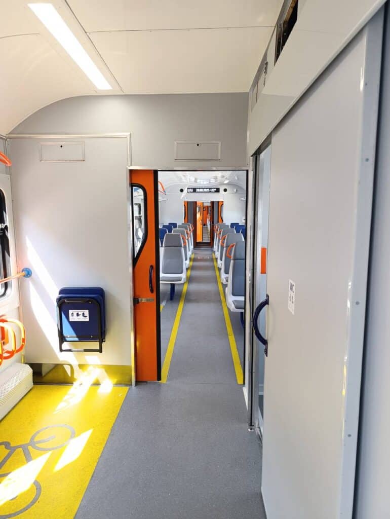 Київська кільцева електричка отримала модернізований електропотяг ЕР9Є