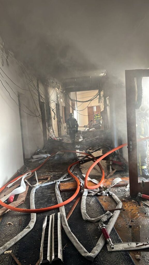 Прем’єр-міністерка Свириденко показала наслідки атаки по Кабміну: пошкоджені дах і верхні поверхи