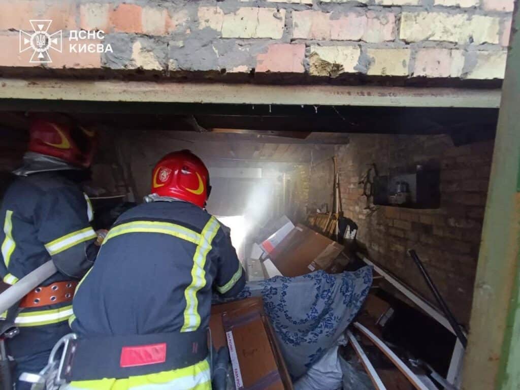 Пожежа в Голосіївському районі: на проспекті Науки згорів гараж