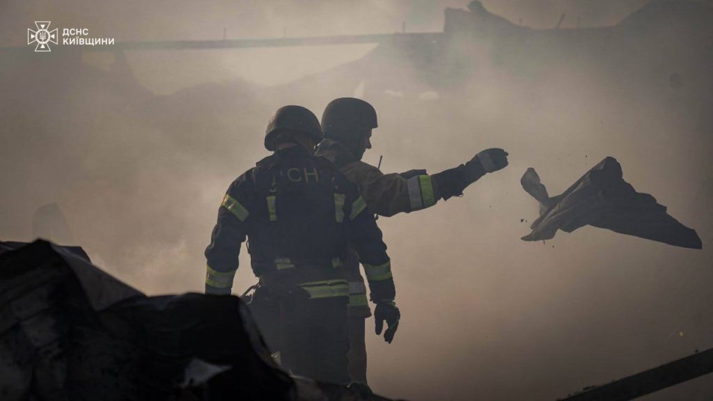 У Бориспільському районі завершили ліквідацію наслідків обстрілу У Бориспільському районі завершили ліквідацію наслідків обстрілу