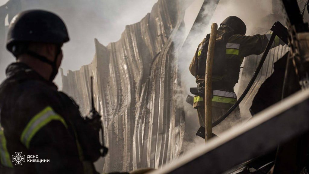 У Бориспільському районі завершили ліквідацію наслідків обстрілу У Бориспільському районі завершили ліквідацію наслідків обстрілу