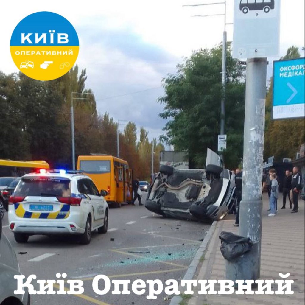 ДТП на вулиці Мрії: BMW перекинулося після зіткнення з Mercedes ДТП на вулиці Мрії: BMW перекинулося після зіткнення з Mercedes