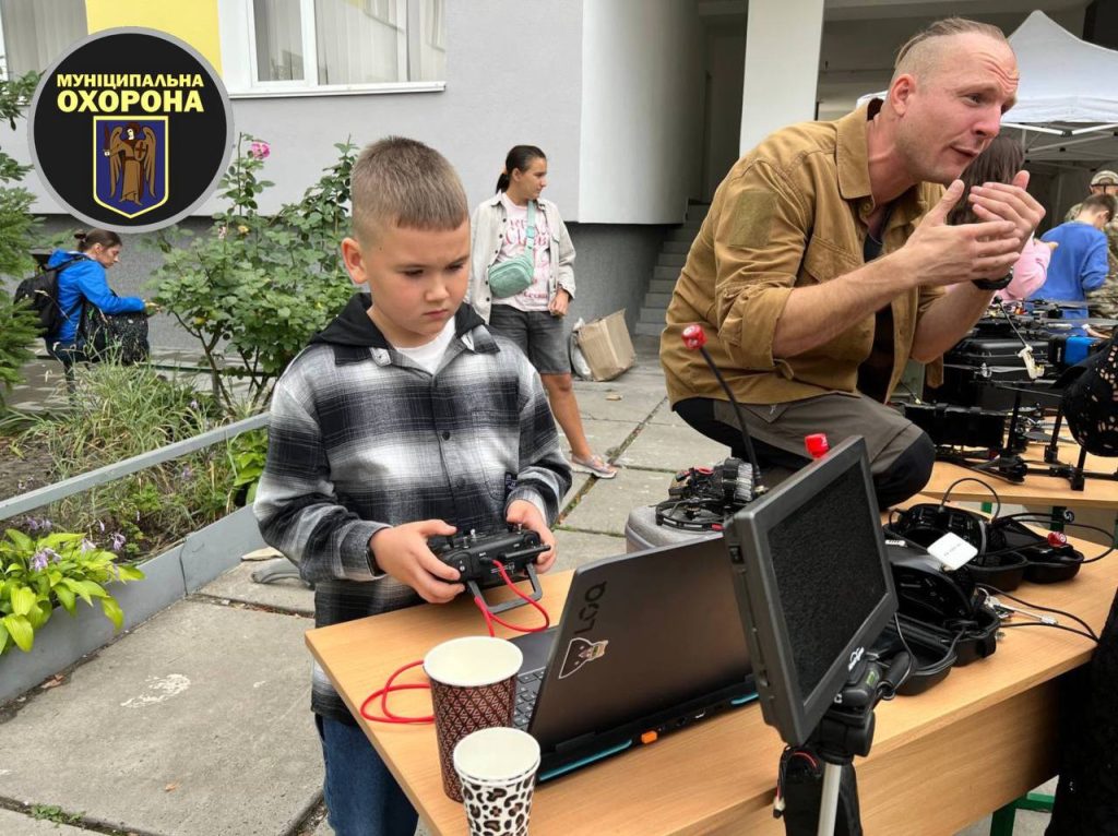 Благодійний ярмарок у ліцеї №314 зібрав 200 тисяч грн на дрони та медобладнання