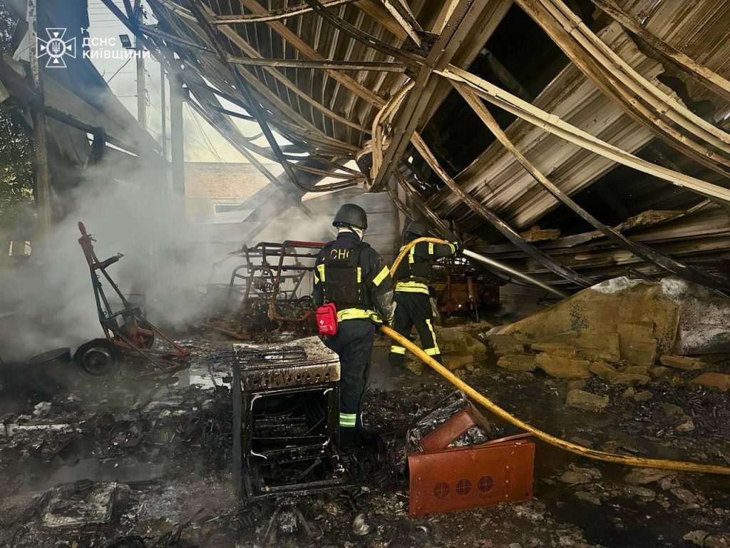 Київщина: ДСНС показала ліквідацію наслідків атаки БпЛА у чотирьох районах