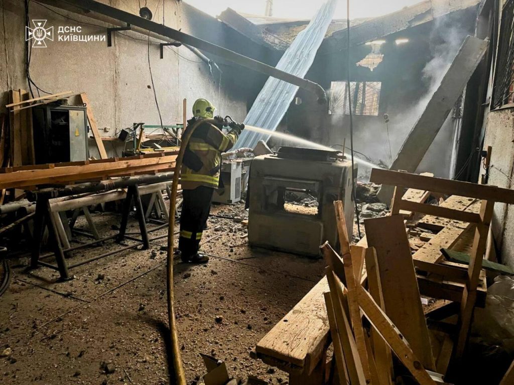 Київщина: ДСНС показала ліквідацію наслідків атаки БпЛА у чотирьох районах