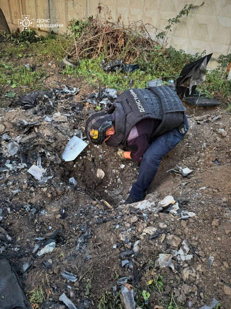 Київщина: ДСНС показала ліквідацію наслідків атаки БпЛА у чотирьох районах
