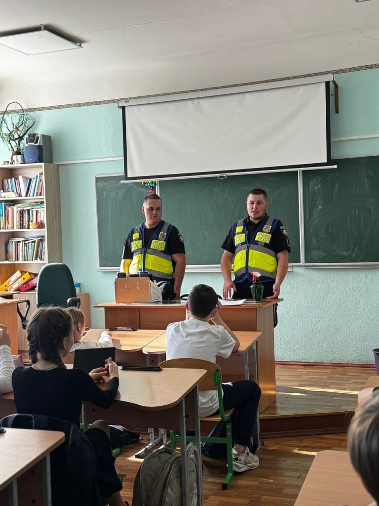 Печерськ: поліція навчає школярів протидіяти булінгу