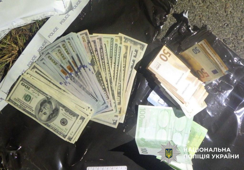 Поділ: наркокур'єр на самокаті попався з амфетаміном Поділ: наркокур'єр на самокаті попався з амфетаміном