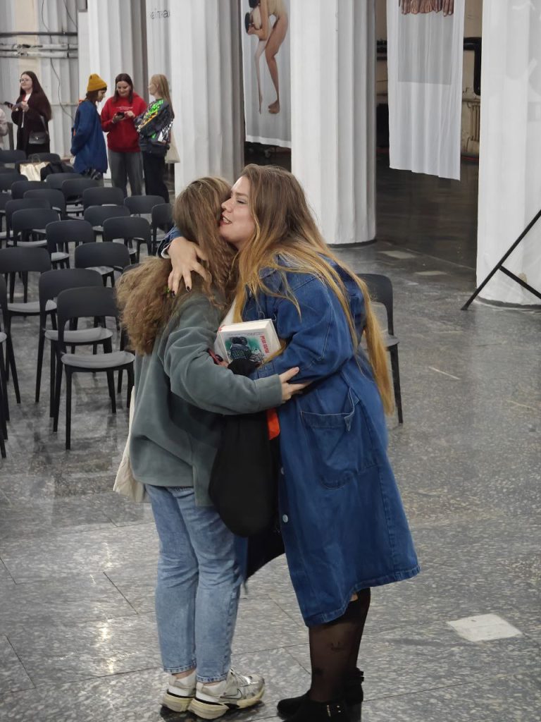 Ірена Карпа презентувала на «Книжковій країні» роман «Він повертається в неділю»