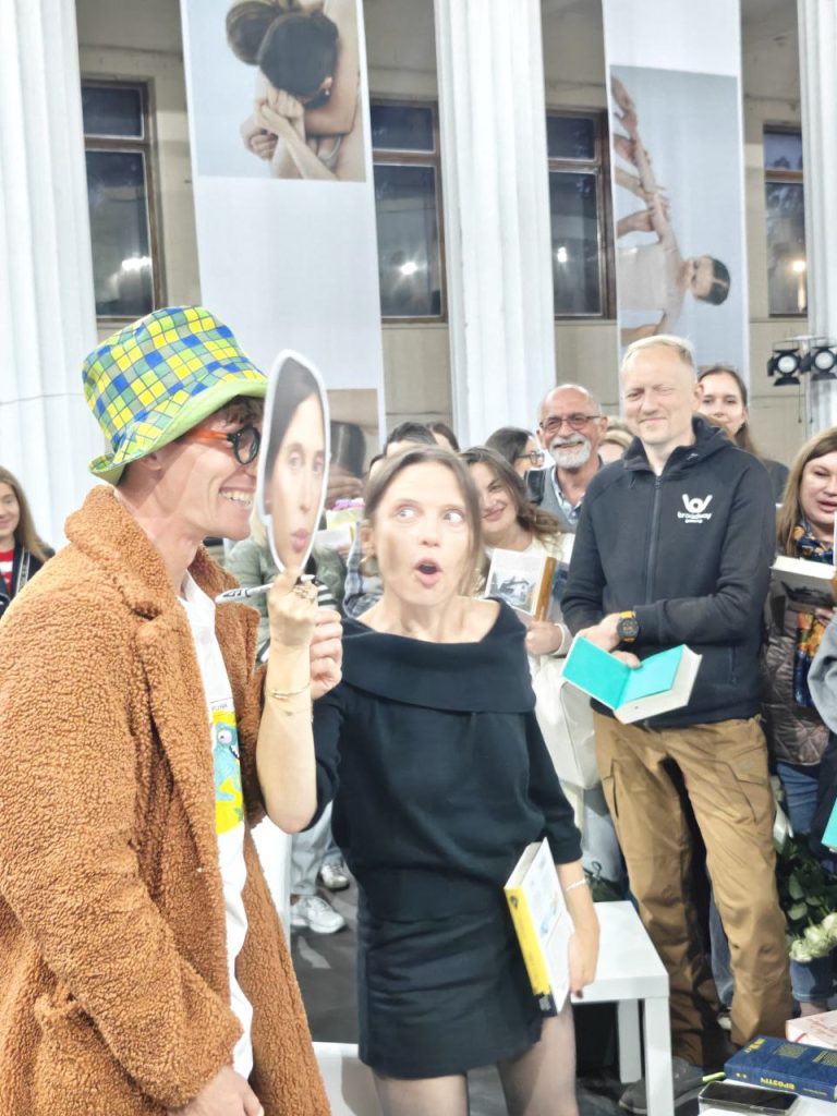 Ірена Карпа презентувала на «Книжковій країні» роман «Він повертається в неділю»