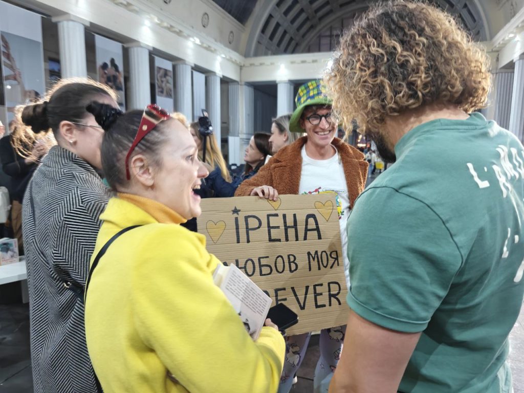 Ірена Карпа презентувала на «Книжковій країні» роман «Він повертається в неділю»