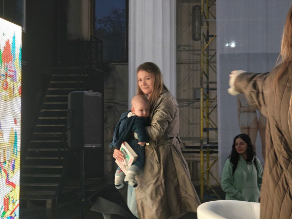 Ірена Карпа презентувала на «Книжковій країні» роман «Він повертається в неділю»