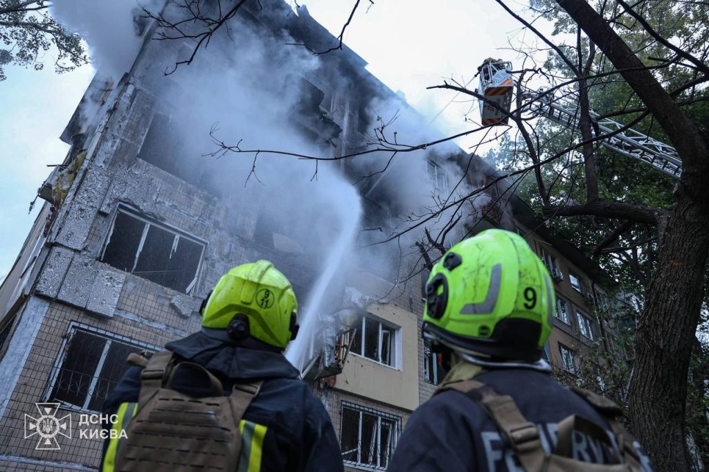 ДСНС України: під час атаки на Київ загинула 12-річна дівчинка, ще двоє жертв в Інституті кардіології