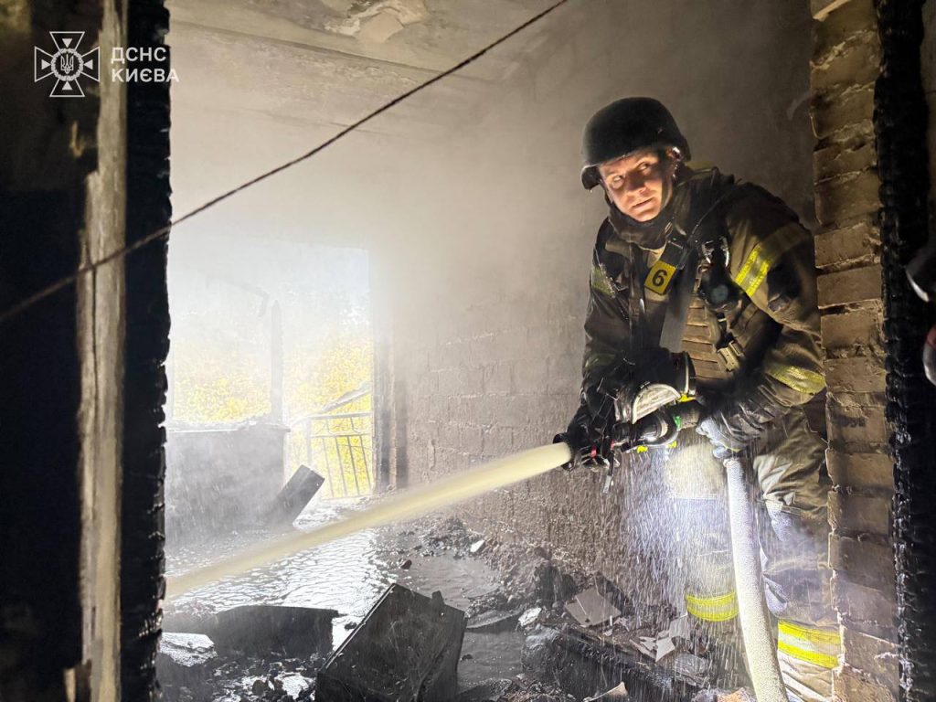 ДСНС України: під час атаки на Київ загинула 12-річна дівчинка, ще двоє жертв в Інституті кардіології