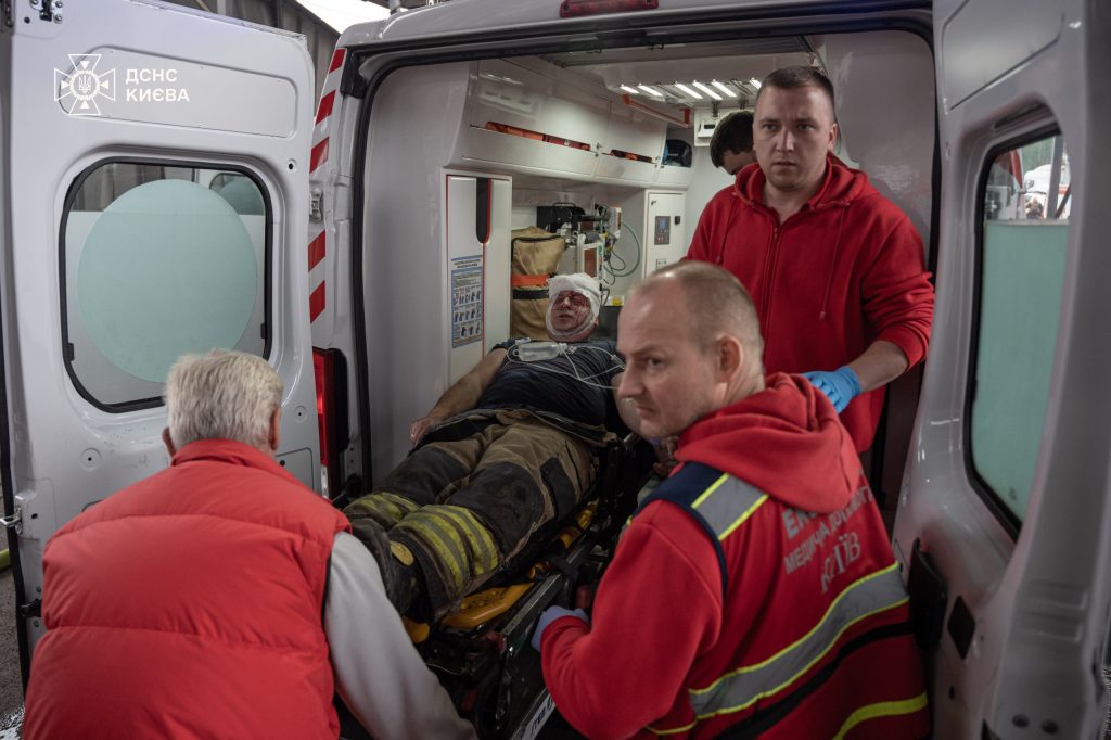 Аварійно-рятувальні роботи після атаки на Київ повністю завершені