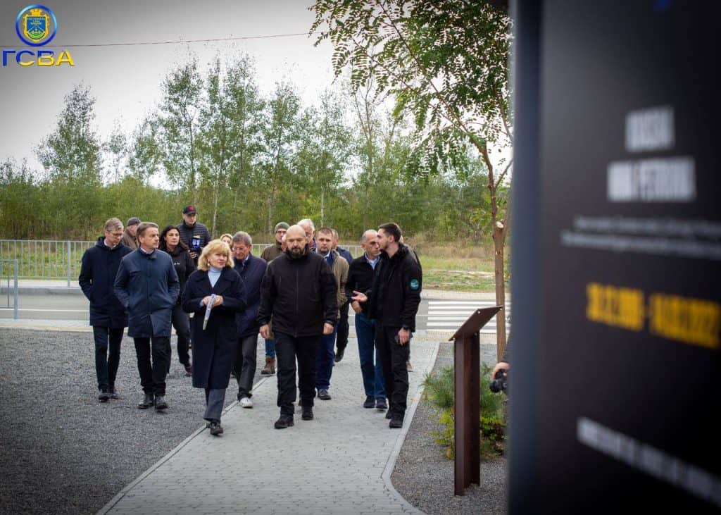 Гостомель відвідали парламентарі ЄС: делегація побачила місця боїв за аеропорт Гостомель відвідали парламентарі ЄС: делегація побачила місця боїв за аеропорт